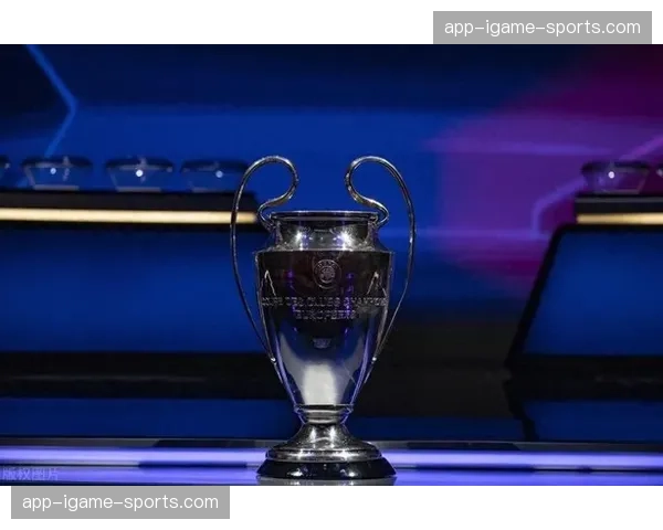 欧冠历史展览在欧足联总部开幕,展出历届决赛用球与奖杯 欧冠历史展览在欧足联总部开幕,展出历届决赛用球与奖杯